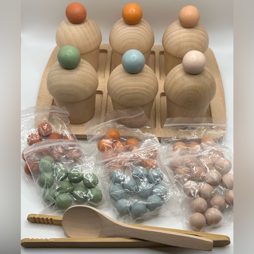 NWT Wooden Montessori Kids Cupcake Counting & Sorting Set